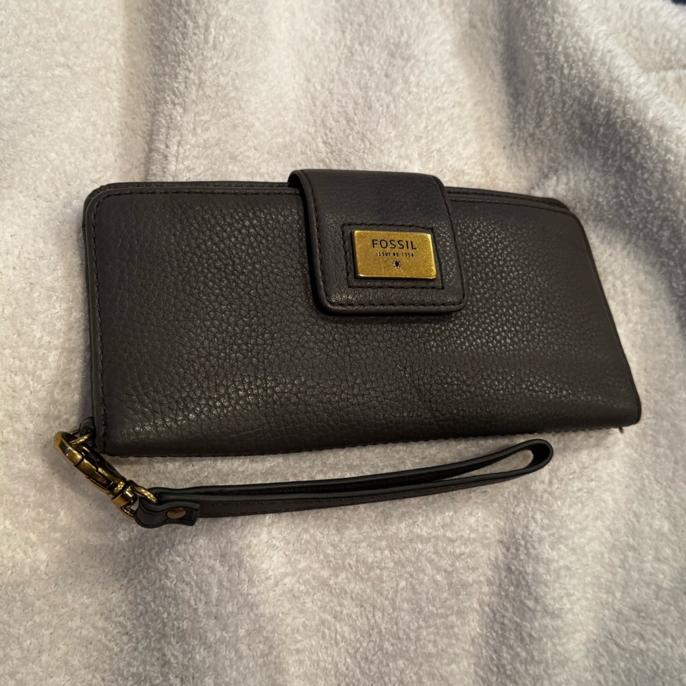 Fossil grey leather wristlet wallet